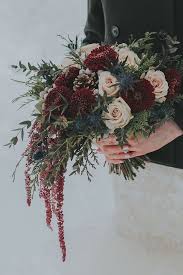 Winter wedding bouquets don't have to be filled with glitter and festive colors. Winter Wedding Bouquets With Pine Cones Off 75 Buy