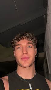 Jazmin Hoffman's Instagram, Twitter & Facebook