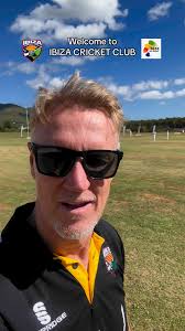 What a privilege”. Hugh Elliott, British Ambassador to Spain, presents our  skipper Rory Thomson with the Balearic Cup 🏆👏🏻