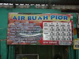 Gelas wadah air minum sering kita temui sebagai alat rumah tangga, untuk menjamu tamu kadang kita memberikan satu. Restoran Yang Perlu Dilawati Foodies