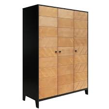 Oft führt schon der erste weg nach dem aufstehen zu ihnen. Baby Oder Kinder Kleiderschrank Aus Schwarzem Holz Mit Drei Turen Aus Kiefer Mit Fischgratmuster
