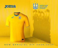El jersey tiene un mapa que incluye a crimea, territorio anexado por rusia en 2014. Camiseta Oficial Federacion De Futbol Ucraniana Joma