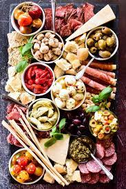 Ciao ragazzi, oggi vi presento 5 idee con la pasta sfoglia per fare in pochi minuti tanti antipasti diversi da servire nei vostri buffet, nelle vostre cene. Antipasto Platter Lemon Tree Dwelling