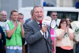 Er ist verheiratet und hat ein kind. Claus Weselsky Privat Familie Kinder Und Cdu Wie Lebt Der Gdl Chef Privat News De