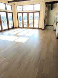 These boards have a straight grain and only occasionally very small knot points with no sapwood. White Oak W Natural Finish Matte Sheen A Max Hardwood Flooring