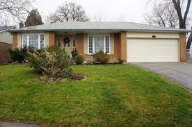 The undertone of your brick is the boss of the color of paint for the house, siding, trim, roof and walkway leading to the house. What Exterior Paint Colours Work With Orange Brick And Grey Shingles