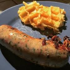 Un Plat Traditionnel Du Nord De La France Andouillette Au Genievre A Base D Andouillette De Cambrai Et De Geniev Gaufre Pomme De Terre Cuisine Recette Gaufre