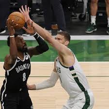 He played three seasons of college basketball for the georgetown hoyas, before entering the 2007 nba draft. Kkz1qf9tj2uu2m