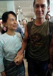 Aung san suu kyi tied the nuptial knot in the year 1971 to dr micheal aris, a scholar of tibetan culture. Examplery Re Union Aung San Suu Kyi S Son Visits Her In Burma Rightsnow Pakistan
