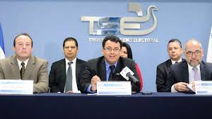 FMLN quiere que Julio Olivo siga en el TSE