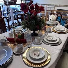 🌟 Get ready to impress your guests this holiday season! ✨ Let  @nu2uresalestore be your go-to for creating a gorgeous table setting at a  discounted price. 🦃 Get ready to wow everyone