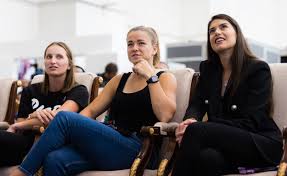 Cei doi au împreună doi băieți reușiți pe alexandru si nicholas. Sorana Cirstea A Fost CerutÄƒ De SoÅ£ie De Un Miliardar Din Romania La Cateva Luni DupÄƒ Ce Acesta A DivorÅ£at Antena Sport