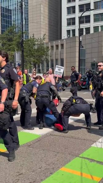 Spider-Man was arrested in downtown Minneapolis after attacking far-right  agitator Jake Lang. Warning: Language #spiderman | Bring Me The News |  Facebook