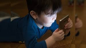 How To Stop Phone Addiction For Child,आप भी देते हैं अपने बच्चे को  स्मार्टफोन? आज से ही शुरू कर दें ये 4 काम नहीं तो… - smartphone is bad for  kids mental health 4 ways to keep child away from mobile phone - Navbharat  Times