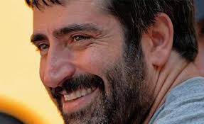 Mahsun kırmızıgül is also known as a businessman for his partnership in one of the leading music production companies, prestij müzik, in turkey until 2002. Mahsun Kirmizigul Kimdir