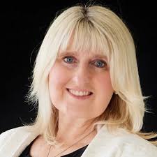 Elaine Fraser's Instagram, Twitter & Facebook