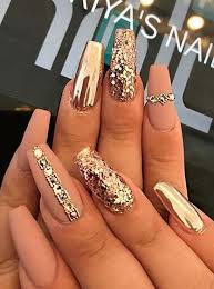 Gold foil lets you create shimmering and glitzy nail designs whether you have natural or artificial nails. 70 Gold Nail Designs Fur Ihre Nachste Reise In Den Salon 70 Gold Nail Designs Fur Ihre Nachste Reise In Den Sal Gold Nail Designs Gold Nail Art Gold Nails