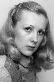 Как следствие, елена яковлева сменила много школ. Elena Yakovleva