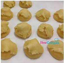 Berikut adalah arahan langkah demi langkah tentang cara membuat croquembouche. Japanese Cream Puff Resepi