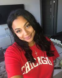 I'm not a regular mom.. I'm a cool mom 😎 No Botox, no filters, no surgery 