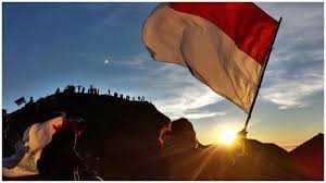 Nonton film dan download tarung sarung 2020 subtitle indonesia. Ingin Kibarkan Bendera Hut Ri Di Gunung Ciremai Bisa Pesan Secara Online Tribunkaltim Travel