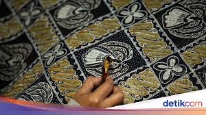 Pada aset budaya yang berada di bidang fashion ini sendiri akan dianggap mampu lebih bertahan dari berbagai macam bentuk perkkembangan busana dunia yang dimana akan lebih modern dan sangatlah pesat. Ragam Hias Geometris Dan Macam Ciri Serta Contoh
