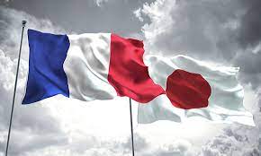 Le drapeau du japon est un drapeau blanc avec un grand disque rouge en son centre (représentant le soleil, plus précisément la déesse shinto du soleil amaterasu).c'est le drapeau civil, le drapeau d'état, le pavillon marchand et le pavillon d'état du japon. Institut Francais La Saison De La France Au Japon En 2021 Journal Des Francais A L Etranger