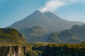 Pemandangan sungai hamparan sawah yang hijau akan lebih lengkap bila diberikan gambar sungai di sekitarnya. Gunung Merapi Destinasi Wisata Alam Yang Menyimpan Banyak Cerita