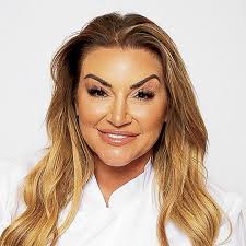 Alicia Cox's Instagram, Twitter & Facebook