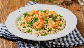 In primavera la ricetta può essere preparata con i piselli freschi, mentre nella restante parte dell'anno si possono usare quelli surgelati, che hanno comunque un'ottima resa. Risotto Con Gamberi E Piselli Veloce E Invitante Per Un Primo All Ultimo Minuto