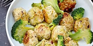 Boulettes De Poulet Aux Airelles Brocoli Saute Au Gingembre Recept In 2020 Bosbessen Voedsel Ideeen Broccoli