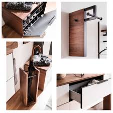 Die modernen kontraste der dynamischen, wellenartigen strukturen der holzfronten und den. Wittenbreder Garderoben Set In Nussbaum Massiv Und Glas Weiss Matt