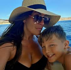 Vi feirer gamle og nye følgere ved å dele ut make-over til 3 heldige  vinnere til en verdi á 3460,- Dere engasjerer oss, er våre kunder og  støttespillere 🤍 Vi ønsker å