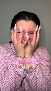 Maquillaje natural para piel con acné