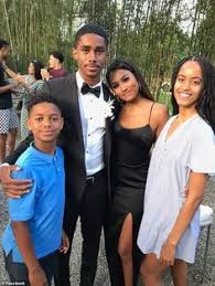 The family have been in lockdown together. 900 First Daughters Sasha Malia Obamb Ideas First Daughter Sasha Obama Malia And Sasha