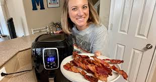 Soon the bacon will begin to release some of its fat. Air Fryer Bacon Best Way To Cook Bacon Hip2keto