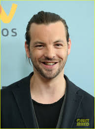 Clarie Holt & Grey Damon Premiere New Season of 'Aquarius' in LA: Photo  985282