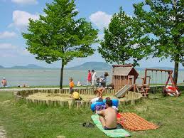 3000 einwohnern (und im sommer mit doppelt soviel urlaubern!). Balatonfenyves Familien Urlaub Am Balaton Sudufer