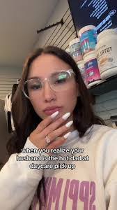 Amanda Armstead's Instagram, Twitter & Facebook