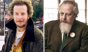 Home alone) ist eine filmkomödie von john hughes aus dem jahr 1990, bei der chris columbus regie führte. Kevin Allein Zu Haus So Sehen Die Stars Heute Aus Fakten Guru