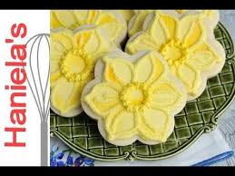 Pretty Daffodil Cookies How To Decorate With Royal Icing Http Www Youtube Com Watch V Xsf Spring Cookies Easy Royal Icing Recipe Royal Icing Cookies Recipe