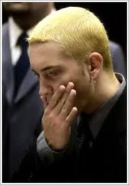 Früher habe man dort diskutieren können, inzwischen sei sie verengt. Eminems Haare Blond Oder Schwarz Eminem