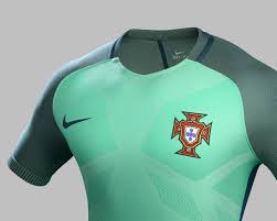 Maillot de l'équipe nationale disponible. Les Nouveaux Maillots Du Portugal Euro 2016