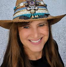 What are some good restaurants and cafes near Clearwater Beach?