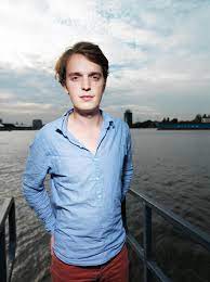 Özcan akyol, barbara baarsma, bas heijne, sywert van lienden, tafelheer paul witteman en huisdichter nico dijkshoorn. Veel Mensen Zijn Liever Ziende Blind Foto Ad Nl