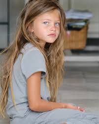 Timp de o lună, cele mai frumoase femei din lume, din 88 de țări, au luptat pentru mult râvnita coroană. Modelul Francez Thylane Blondeau A Primit Titlul De Cel Mai Frumos Chip Din 2018