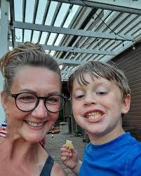 Lori Sutton's Instagram, Twitter & Facebook