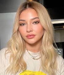 Kayla Amato's Instagram, Twitter & Facebook