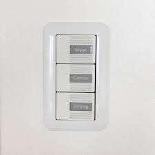 すぐできる 電気スイッチプレートの文字汚れを簡単リメイク 家がどんどん好きになる 整理収納 diy 生活便利アイテム 電気スイッチ ピータッチキューブ コンセントカバー