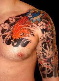 La flor de loto nace en las zonas más oscuras de los lagos, aquellas en las que hay ausencia de sol tatuaje de una calavera situada encima de una flor de loto rosa. Tatuajes Japoneses Del Pez Koi Espectaculares